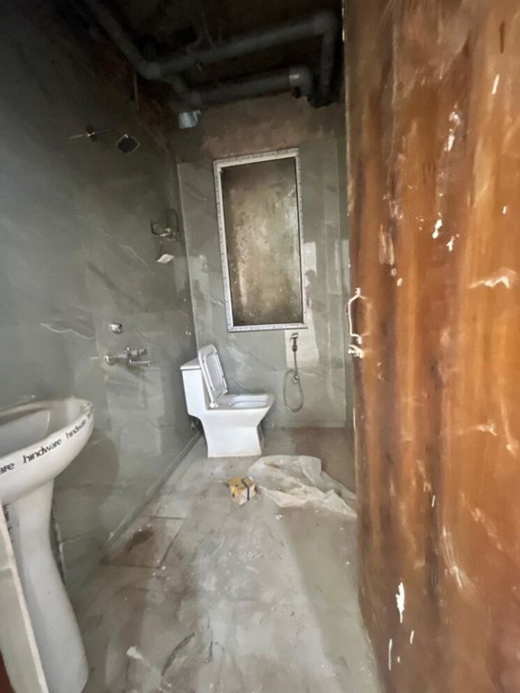 Bathroom, bisrakh jalalpur 2 Bedroom 1010 Sq.Ft. Builder Floor In Bisrakh Jalalpur Greater Noida 9847896