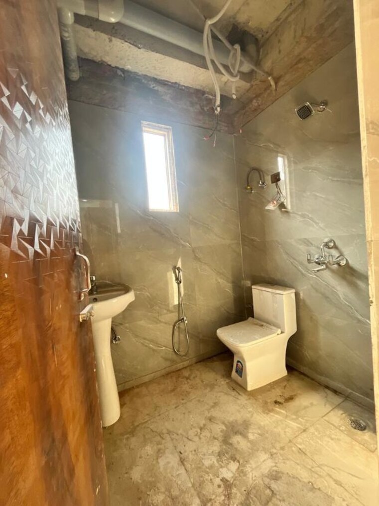 Bathroom, bisrakh jalalpur 2 Bedroom 1010 Sq.Ft. Builder Floor In Bisrakh Jalalpur Greater Noida 9847906