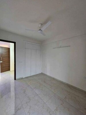 Room in 2.5 BHK Builder Floor at Smart World Gems, Sector 89 – for Sale