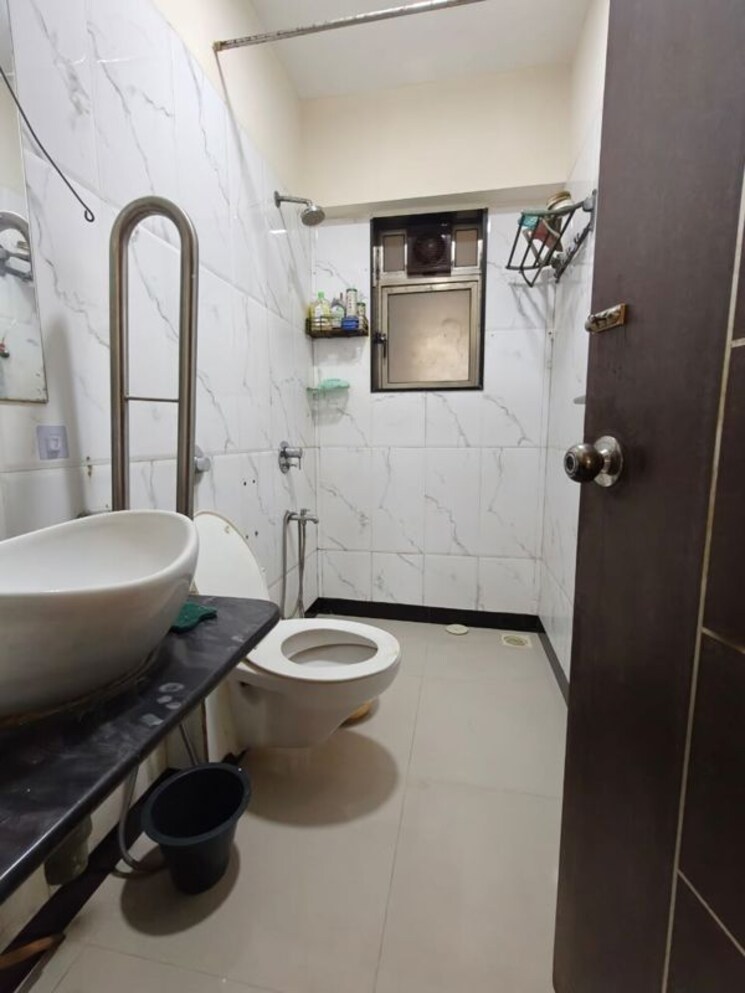 Bathroom, shubham-sri-kalpana-padma-tower 4 Bedroom 2200 Sq.Ft. Apartment In Chembur Mumbai 9847875