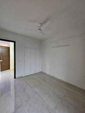 Room in 2.5 BHK Builder Floor at Smart World Gems, Sector 89 – for Sale