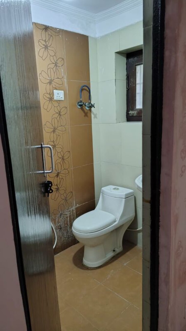 Bathroom, shatabdi-vihar 2 Bedroom 950 Sq.Ft. Apartment In Sector 52 Noida 9847920