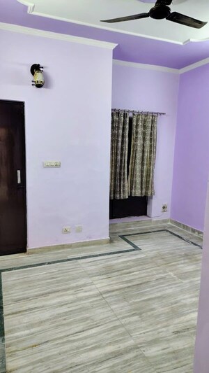 Room in 2 BHK Apartment at Shatabdi Vihar, Sector 52 – for Rent