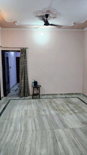 Room in 2 BHK Apartment at Shatabdi Vihar, Sector 52 – for Rent