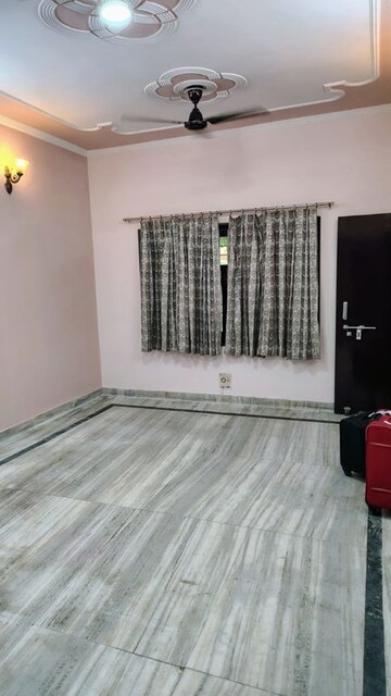 Room in 2 BHK Apartment at Shatabdi Vihar, Sector 52 – for Rent