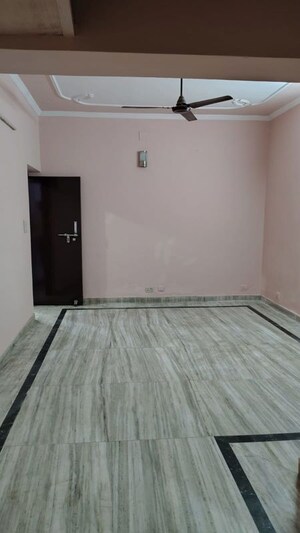 Room in 2 BHK Apartment at Shatabdi Vihar, Sector 52 – for Rent