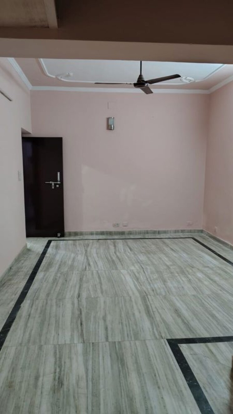 Room, shatabdi-vihar 2 Bedroom 950 Sq.Ft. Apartment In Sector 52 Noida 9847920