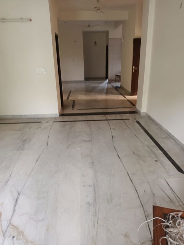 Room, rwa-apartments-sector-51 3 Bedroom 2500 Sq.Ft. Builder Floor In Sector 51 Noida 9840225