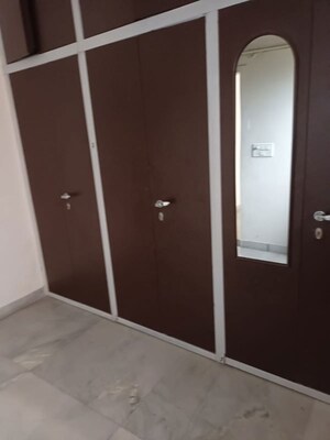 Room in 3 BHK Builder Floor at RWA Apartments Sector 51, Sector 51 – for Rent