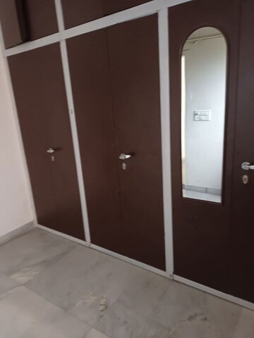 Room in 3 BHK Builder Floor at RWA Apartments Sector 51, Sector 51 – for Rent