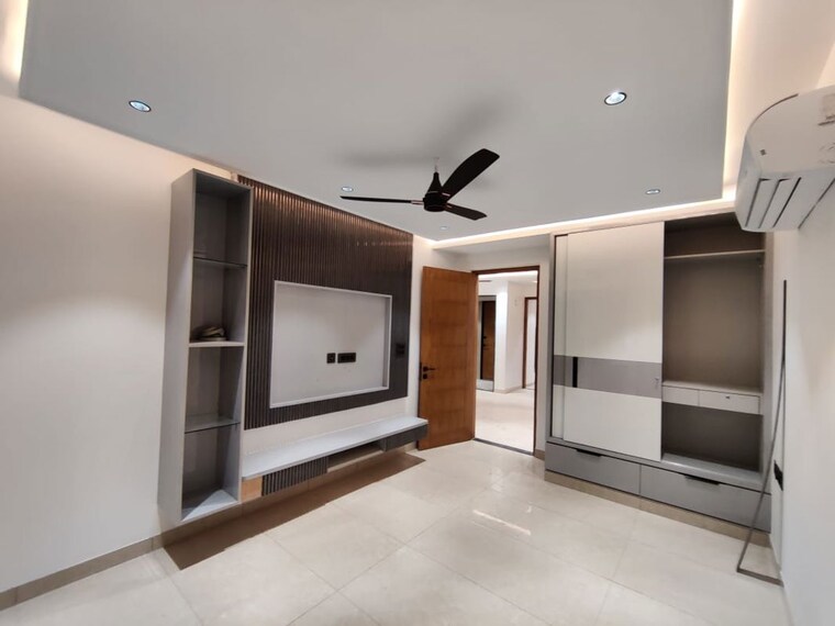 Room, green fields colony 3 Bedroom 150 Sq.Yd. Builder Floor In Green Fields Colony Faridabad 9847968