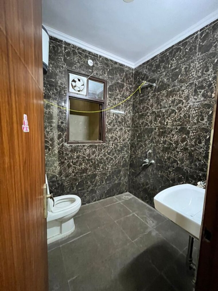 Bathroom, saket 2 Bedroom 900 Sq.Ft. Builder Floor In Saket Delhi 9848015