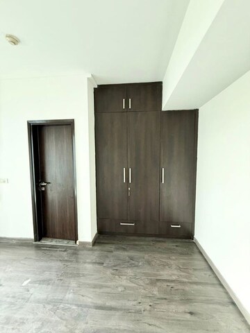 Room in 4 BHK Apartment at Tata Primanti-Executive Apartments, Sector 72 – for Rent