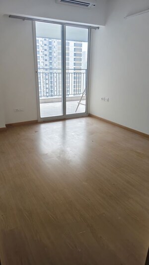 Room in 4 BHK Apartment at Godrej Woods, Sector 43 – for Rent