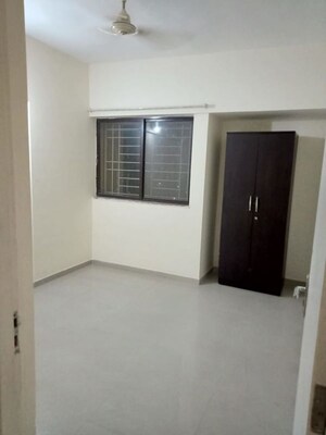 Room in 2 BHK Apartment at Kalpataru Serenity, Manjari – for Rent