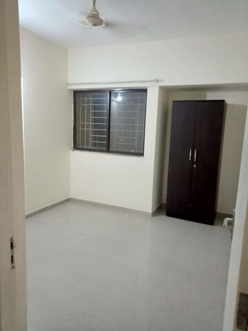 Room in 2 BHK Apartment at Kalpataru Serenity, Manjari – for Rent