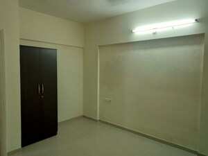 Room in 2 BHK Apartment at Kalpataru Serenity, Manjari – for Rent