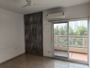 Room in 2.5 BHK Apartment at Elite Golf Green, Sector 79 – for Rent