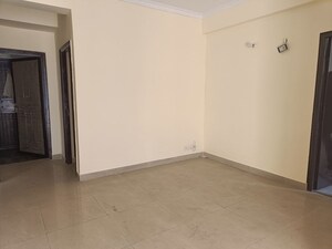 Room in 2.5 BHK Apartment at Elite Golf Green, Sector 79 – for Rent