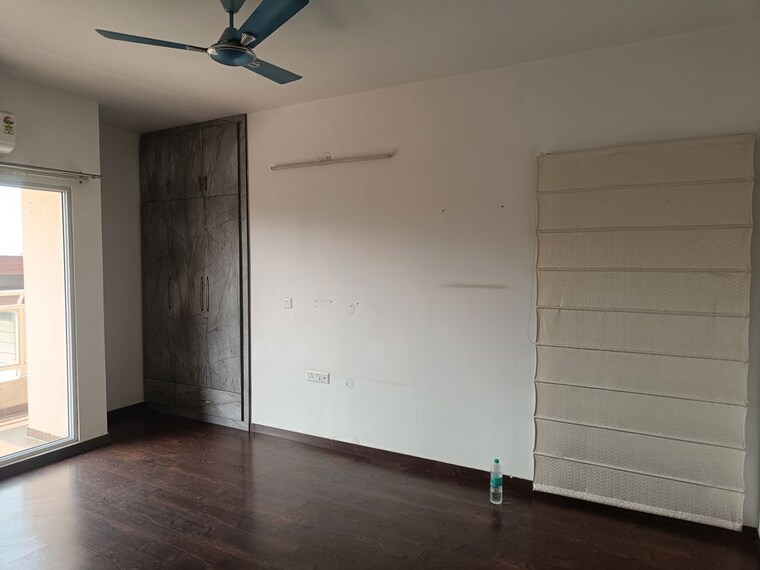 Room, elite-golf-green 2.5 Bedroom 1385 Sq.Ft. Apartment In Sector 79 Noida 9848143