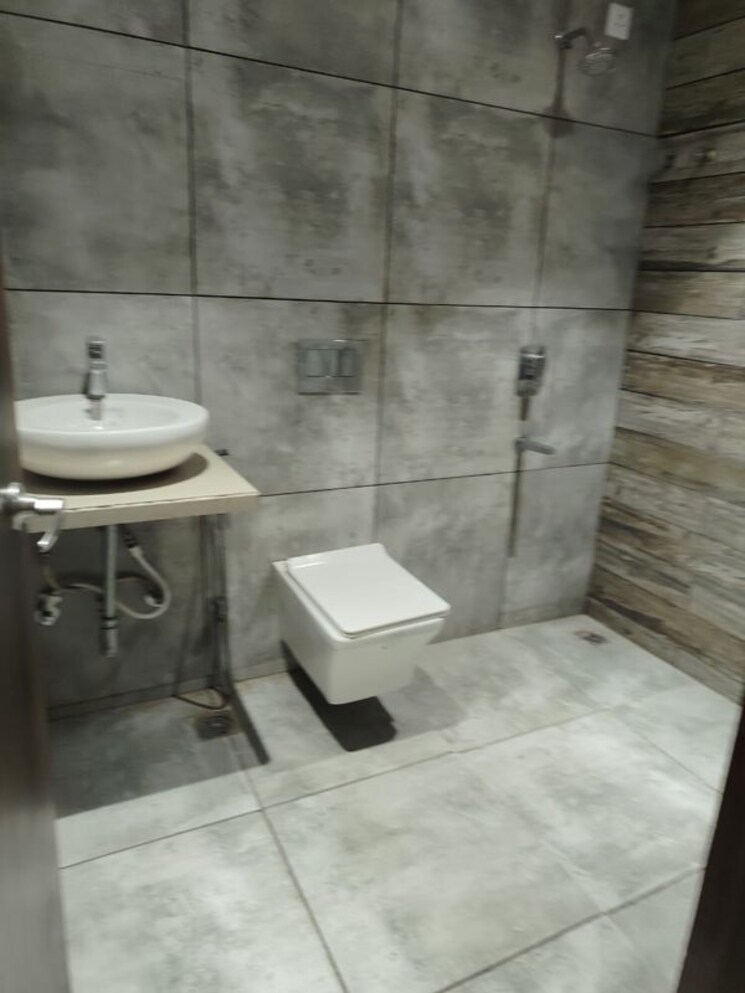 Bathroom, shankar nagar 3 Bedroom 1500 Sq.Ft. Apartment In Shankar Nagar Raipur 9848160