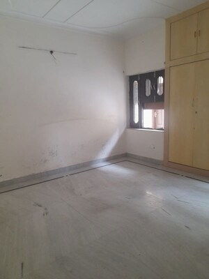 Room in 3 BHK Independent House at Sector 16 – for Rent