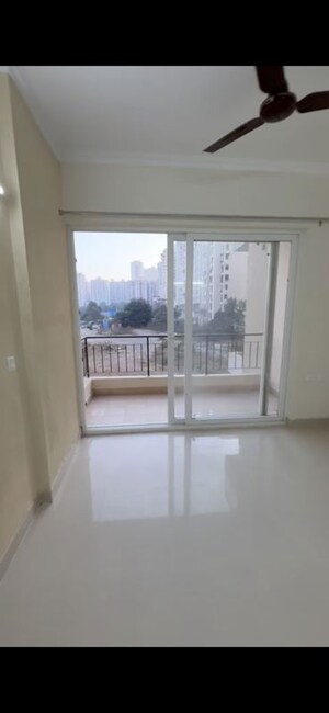 Room in 3 BHK Apartment at Amrapali Crystal Homes, Sector 76 – for Rent