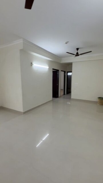 Room in 3 BHK Apartment at Amrapali Crystal Homes, Sector 76 – for Rent