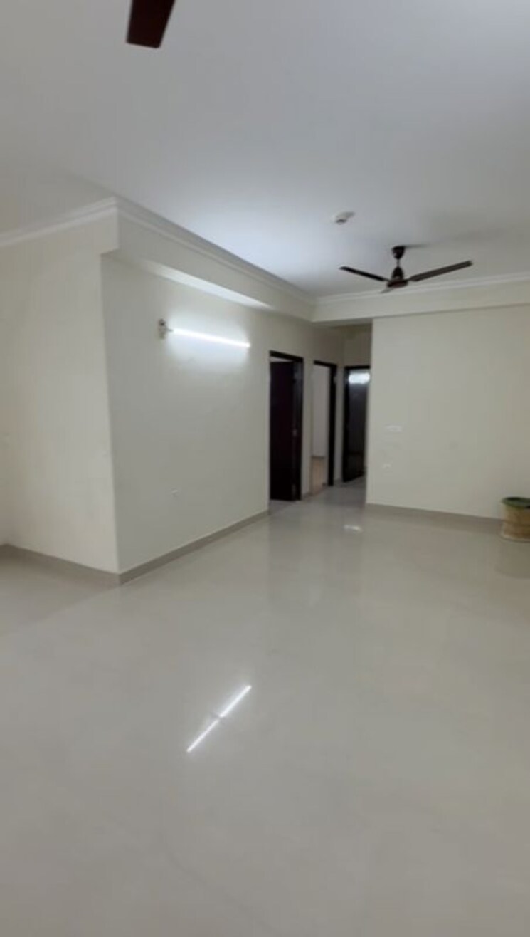 Room, amrapali-crystal-homes 3 Bedroom 1700 Sq.Ft. Apartment In Sector 76 Noida 9848198