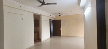 Room in 3 BHK Apartment at Amrapali Crystal Homes, Sector 76 – for Rent