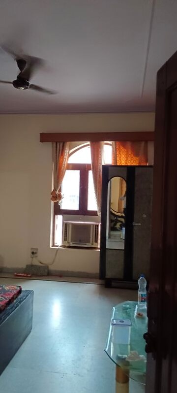 Room in 1 BHK Independent House at Sector 16 – for Rent