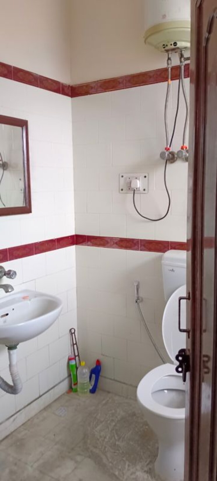 Bathroom, sector 16 1 Bedroom 800 Sq.Ft. Independent House In Sector 16 Faridabad 9848200