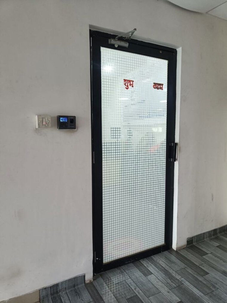 Room, satra-plaza Commercial Office Space 2230 Sq.Ft. In Vashi Sector 19d Navi Mumbai 9848216