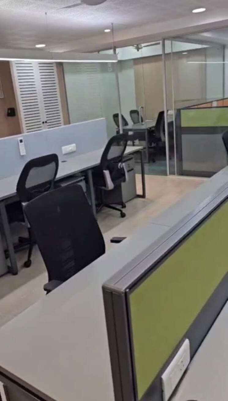Team Area, swati-clover Commercial Office Space 2500 Sq.Ft. In Thaltej Ahmedabad 9848343