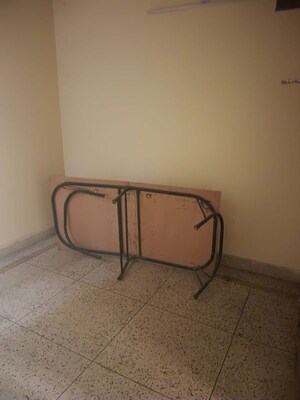 Room in 1 BHK Independent House at RWA Apartments Sector 27, Sector 27 – for Rent