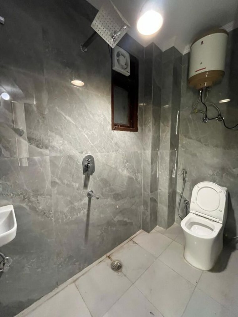 Bathroom, saket 1 Bedroom 650 Sq.Ft. Apartment In Saket Delhi 9848365