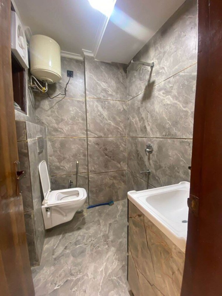Bathroom, chattarpur 3 Bedroom 1150 Sq.Ft. Builder Floor In Chattarpur Delhi 9848438