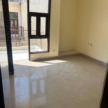 Room in 3 BHK Builder Floor at TDI My Floor 1, Sector 63 – for Sale
