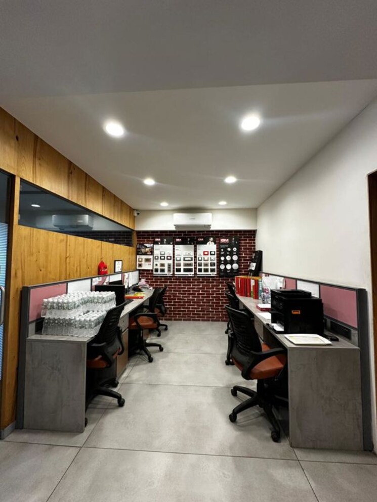  Parking, zion-z-one Commercial Office Space 3100 Sq.Ft. In Bodakdev Ahmedabad 9848445