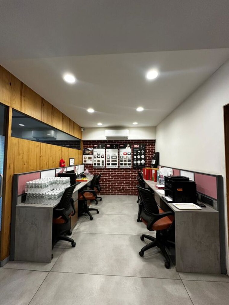  Parking, zion-z-one Commercial Office Space 3100 Sq.Ft. In Bodakdev Ahmedabad 9848445