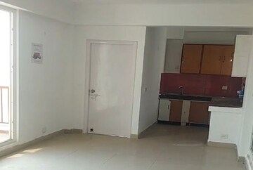 Room in 2 BHK Apartment at Value Meadows Vista, Raj Nagar Extension – for Sale