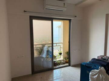 Room in 2 BHK Apartment at Palacia Kingston, Thane West – for Rent