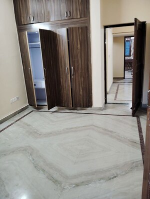 Room in 2.5 BHK Independent House at RWA Apartments Sector 27, Sector 27 – for Rent