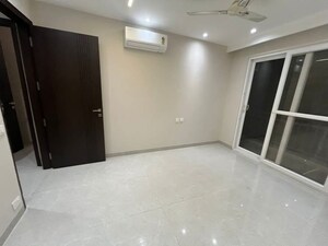 Room in 2 BHK Apartment at Signature Global Prime, Sector 63a – for Rent