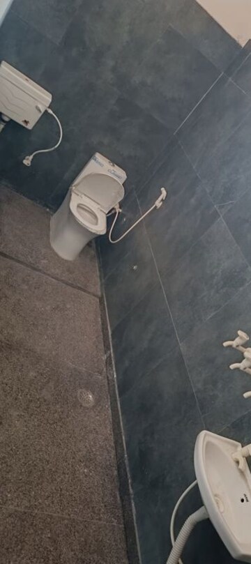 Furnished Amenities in 2 BHK Builder Floor at Ganesh Nagar – for Rent