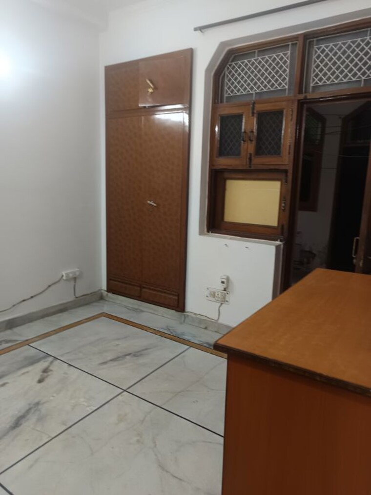 Room, rohini sector 11 2 Bedroom 650 Sq.Ft. Apartment In Rohini Sector 11 Delhi 9848503