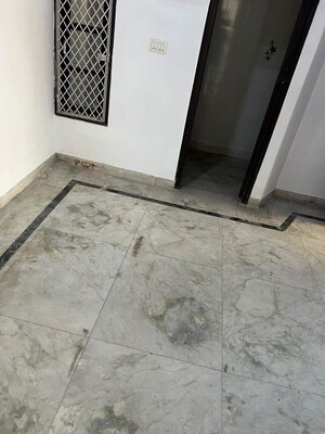 Room in 1 BHK Independent House at RWA Apartments Sector 26, Sector 26 – for Rent