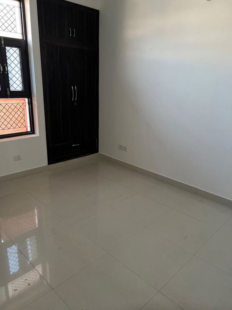 Room, rwa-apartments-sector-26 1 Bedroom 450 Sq.Ft. Independent House In Sector 26 Noida 9848512