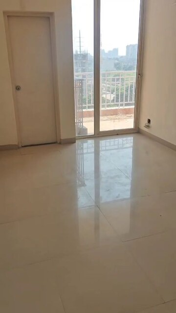 Room in 3 BHK Apartment at Puri Pratham, Sector 84 – for Rent
