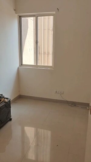 Room in 3 BHK Apartment at Puri Pratham, Sector 84 – for Rent